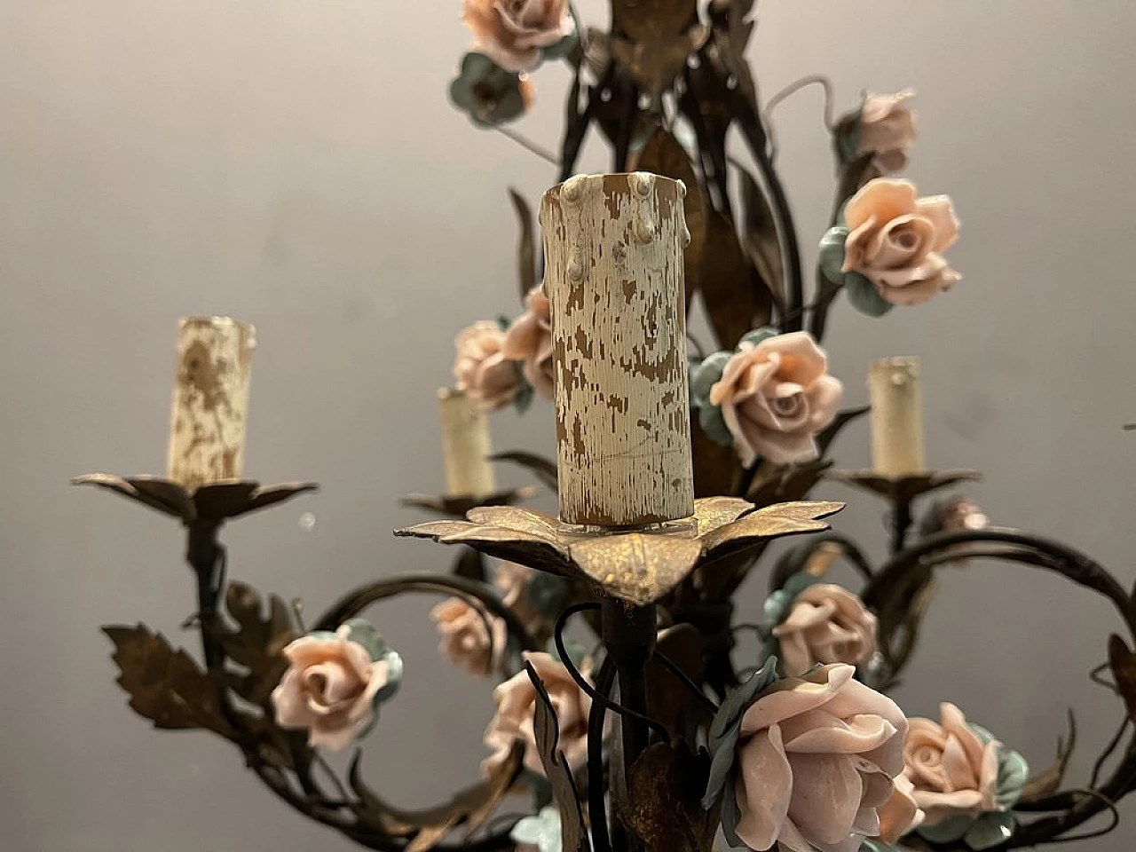 Lampadario con fiori di rosa in porcellana di Tole, anni '60 10