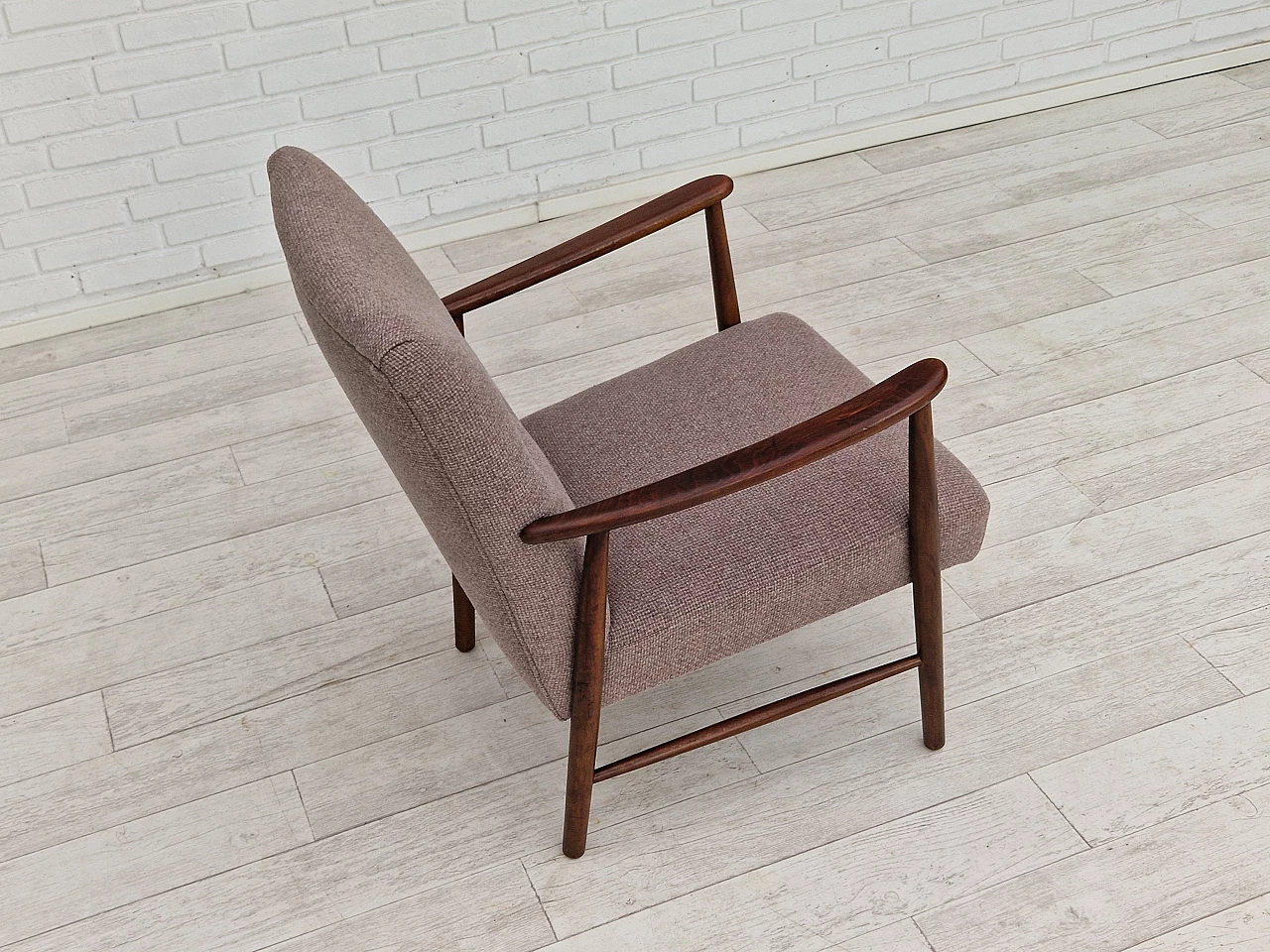 Poltrona svedese rivestita in lana con bottoni in pelle, anni '60 7