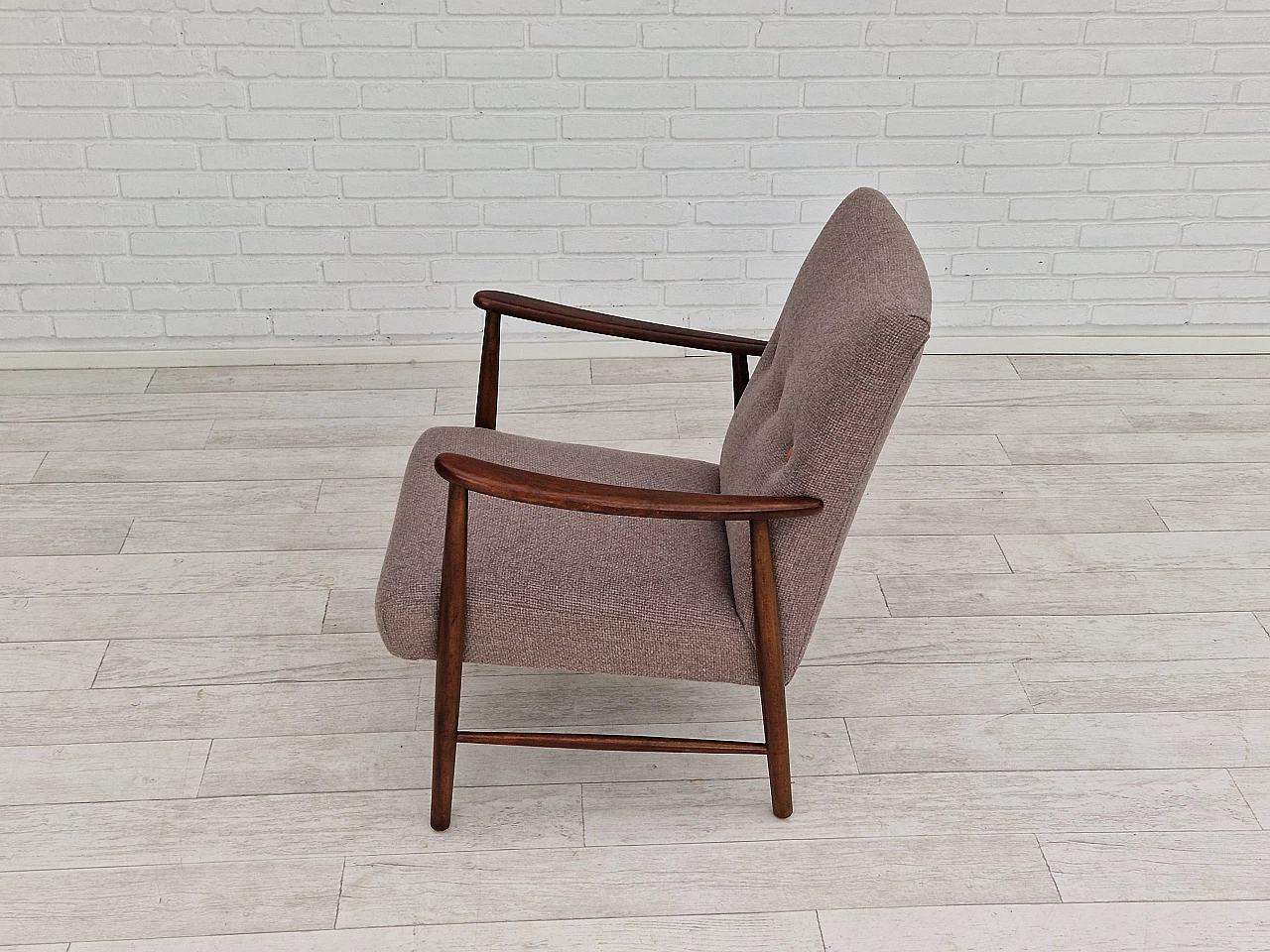 Poltrona svedese rivestita in lana con bottoni in pelle, anni '60 10