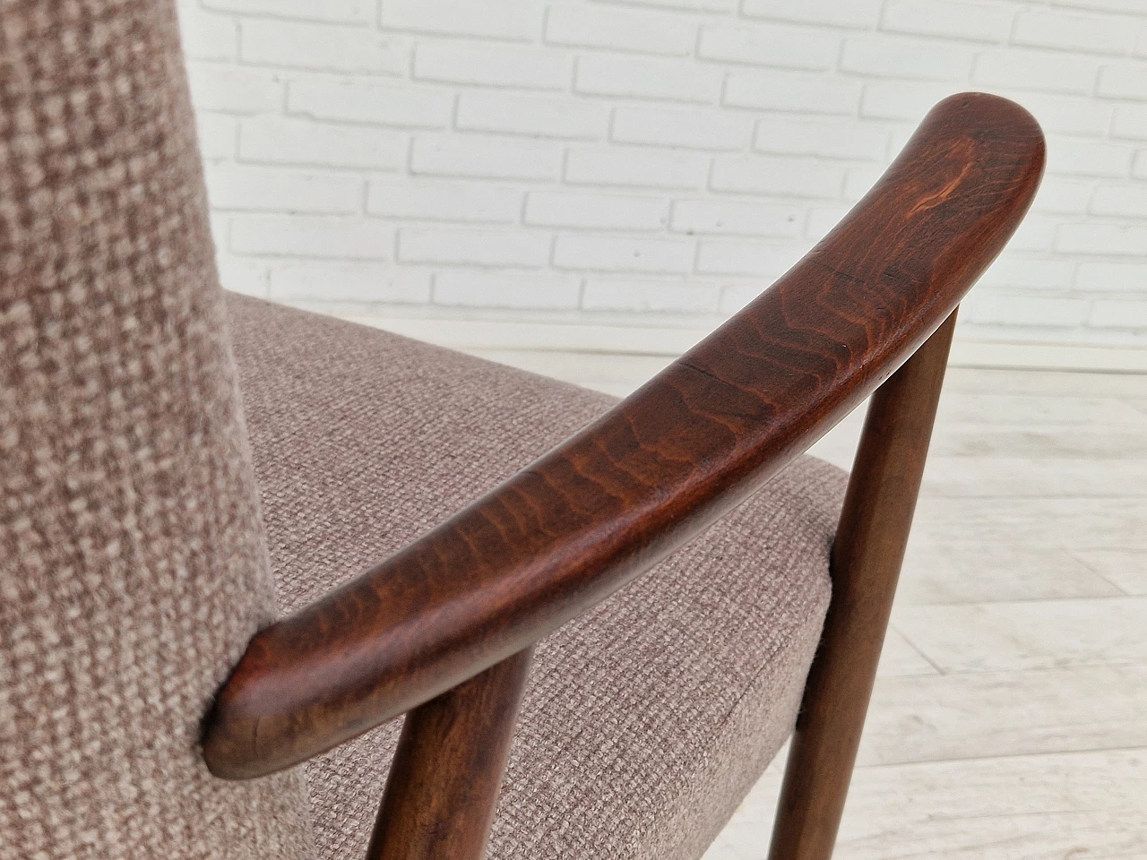 Poltrona svedese rivestita in lana con bottoni in pelle, anni '60 11