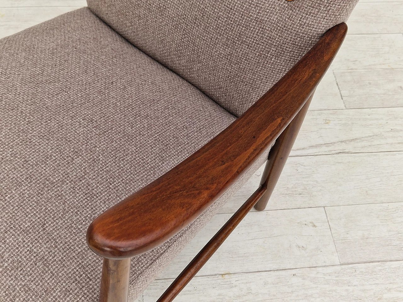 Poltrona svedese rivestita in lana con bottoni in pelle, anni '60 13