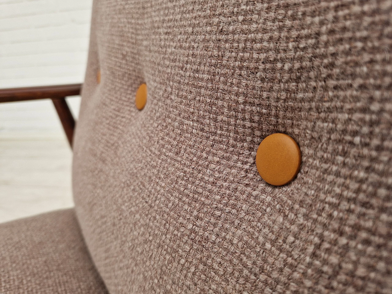 Poltrona svedese rivestita in lana con bottoni in pelle, anni '60 14