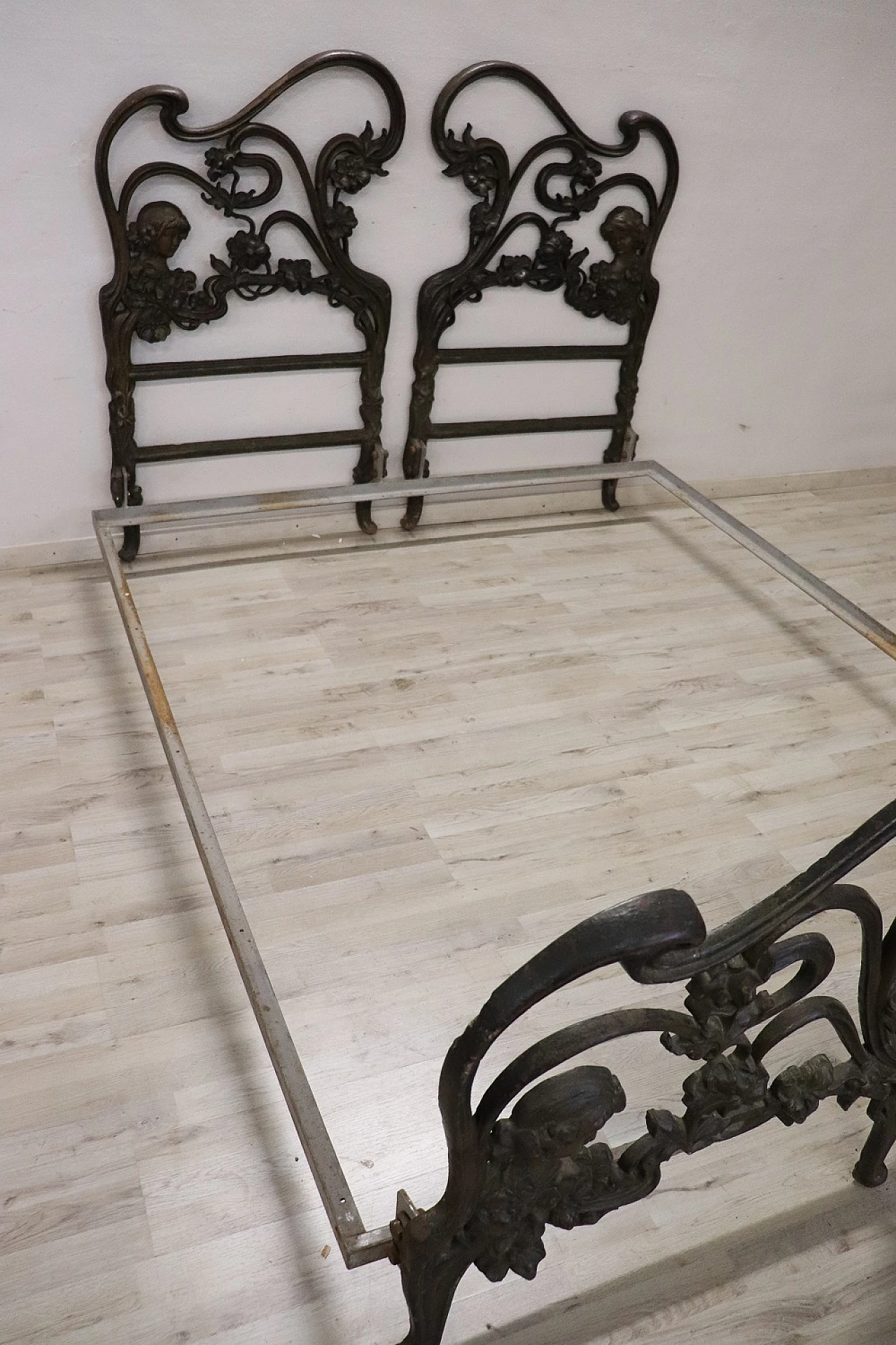 Hand-forged cast iron Art Nouveau double bed, late 19th century 16