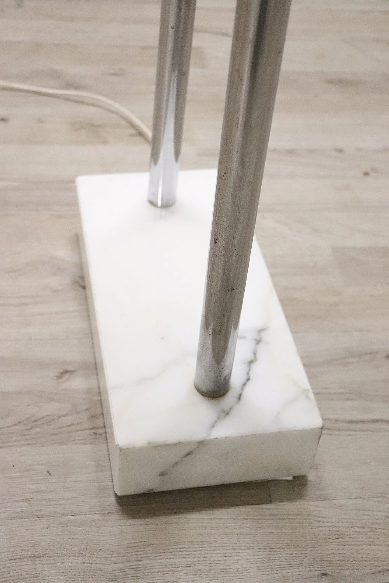 Chrome-plated metal floor lamp with marble base, 1980s 6
