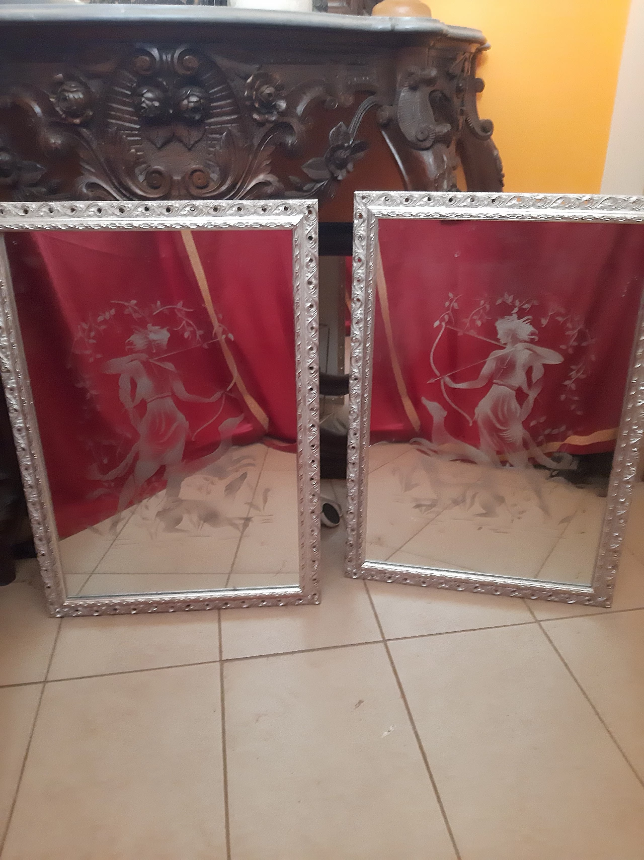 Coppia di specchi con incisione di cacciatrice, anni '30 7