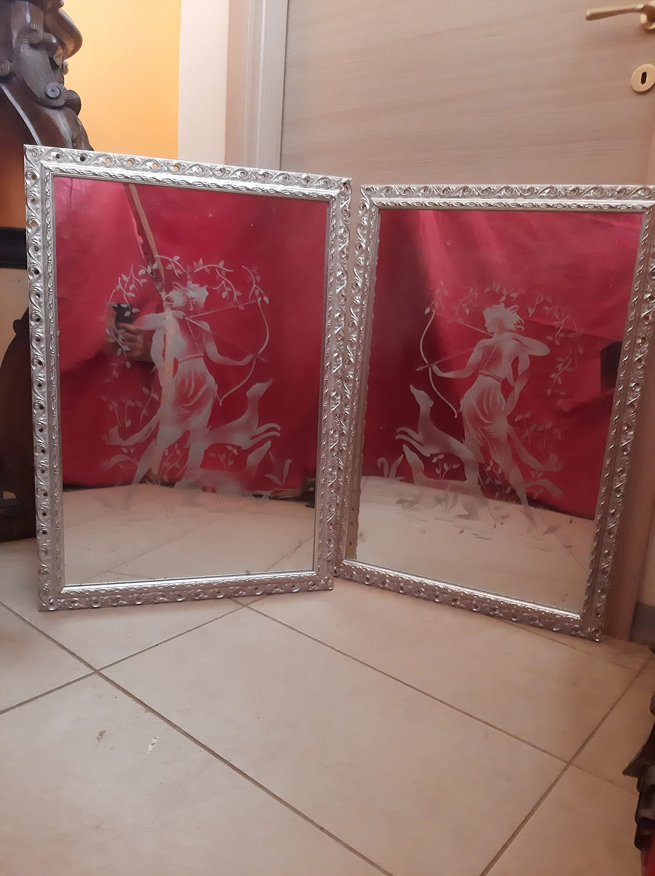 Coppia di specchi con incisione di cacciatrice, anni '30 8