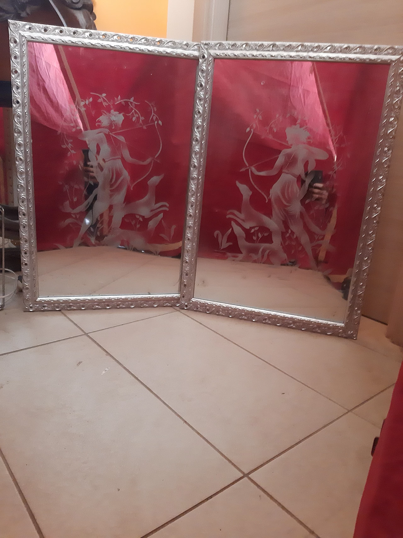 Coppia di specchi con incisione di cacciatrice, anni '30 9