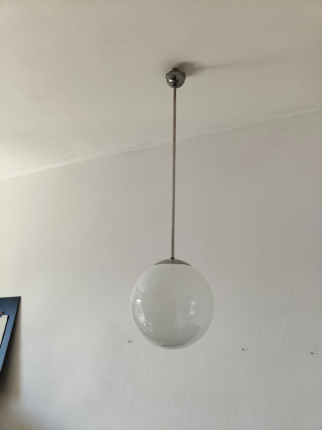 Lampadario Bauhaus in metallo con boccia in vetro opalino, anni '40 3