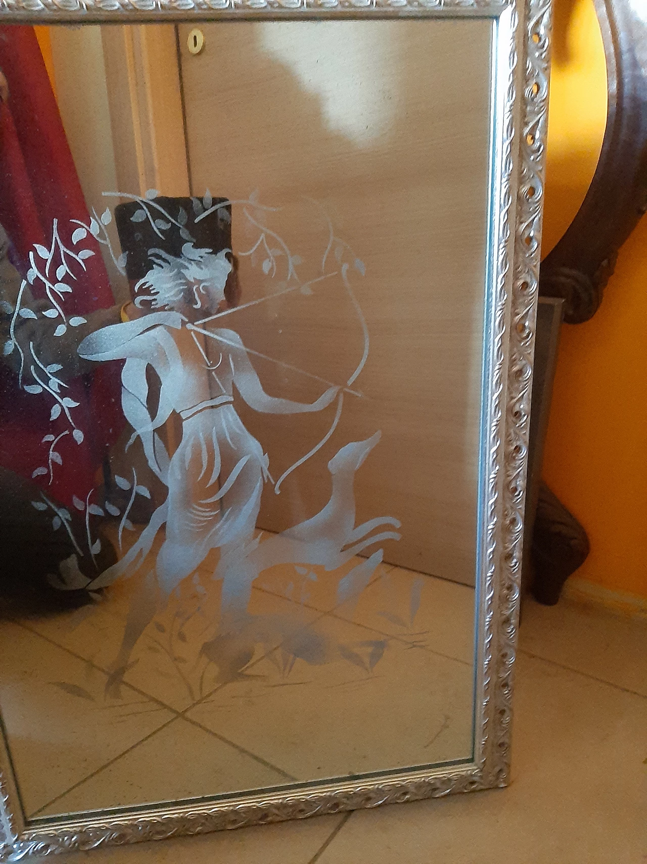 Coppia di specchi con incisione di cacciatrice, anni '30 11