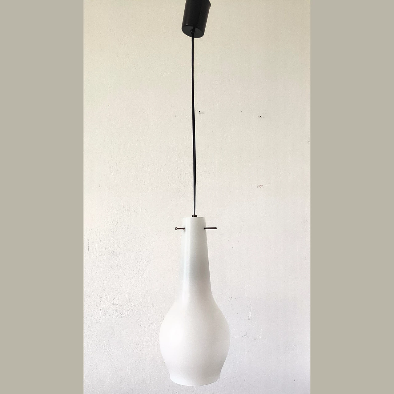 Lampada a sospensione in vetro opalino bianco, anni '50 6