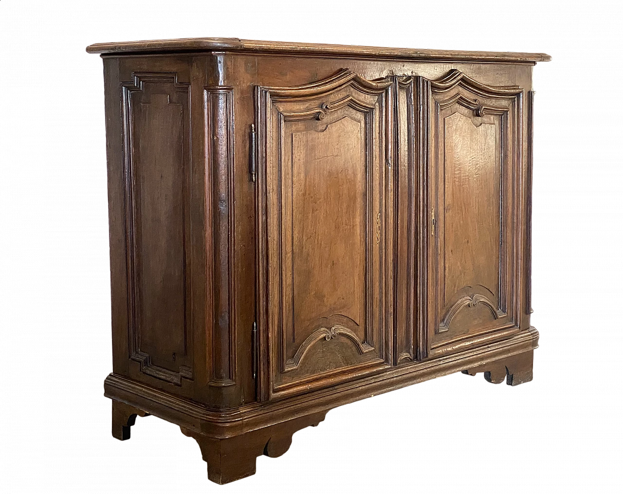 Two-door walnut sideboard, 18th century 27