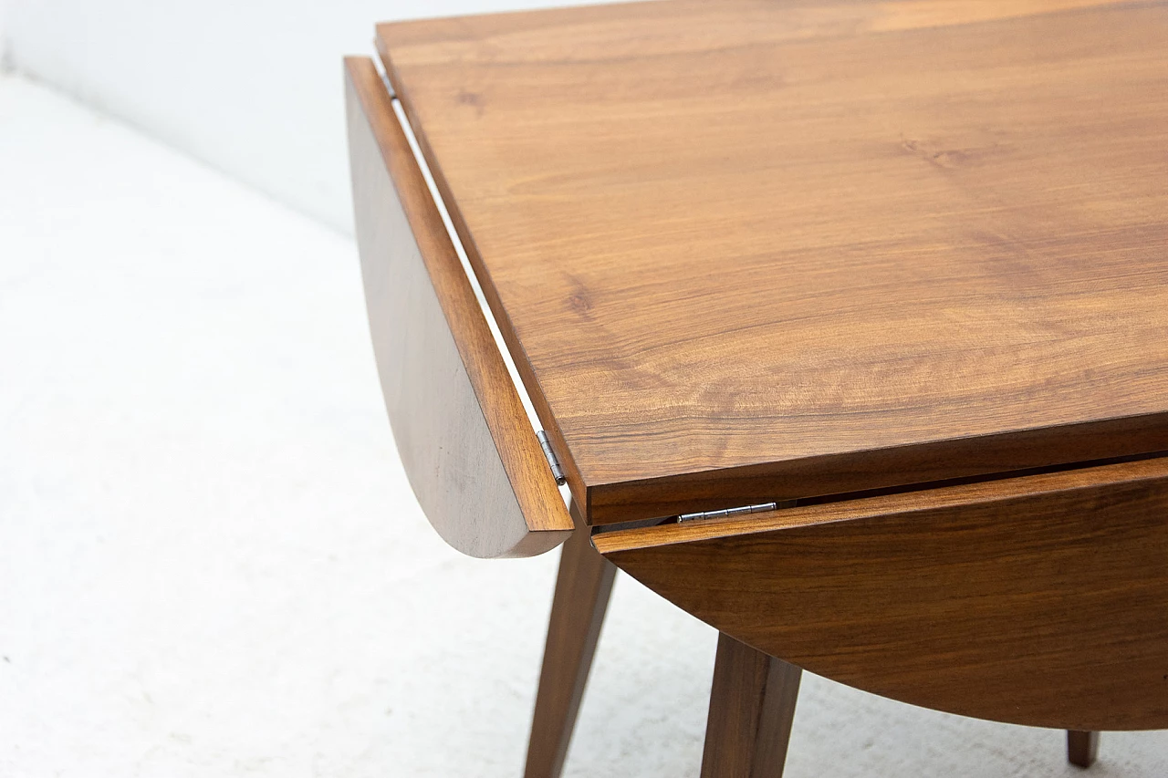 Folding walnut coffee table, 1950s 17