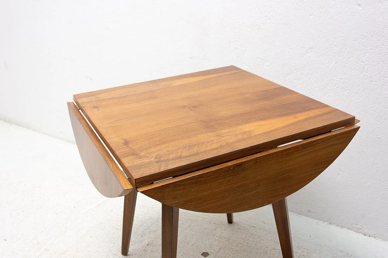 Folding walnut coffee table, 1950s 18