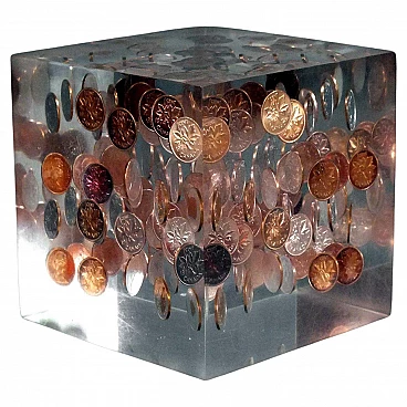 George Schreber, 1 centesimo, scultura cubica in plexiglas e lucite, 1974
