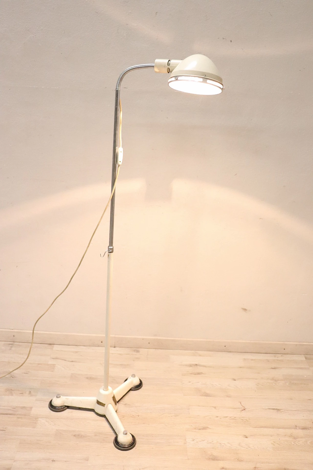 White lacquered metal floor lamp by Hanau, 1950s 11