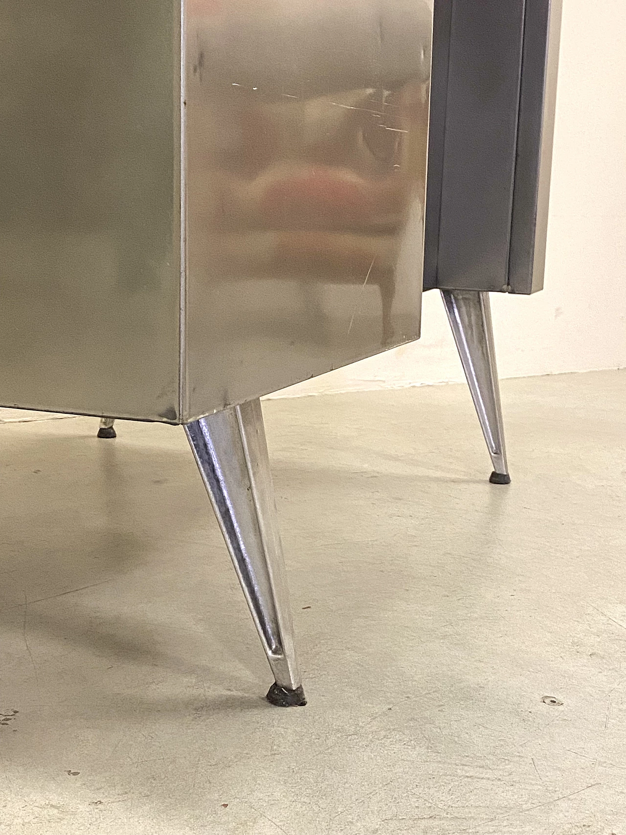 Steel and iron desk with formica top, 1970s 9