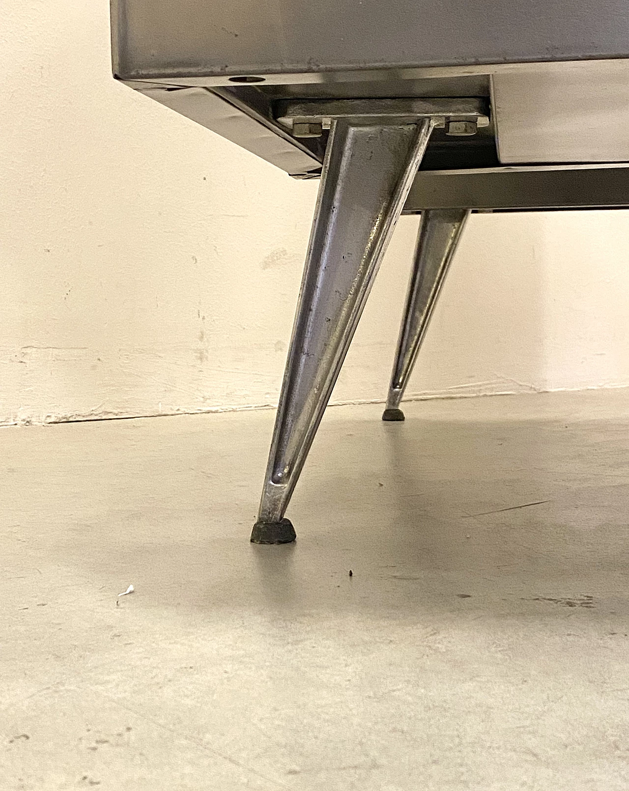 Steel and iron desk with formica top, 1970s 10