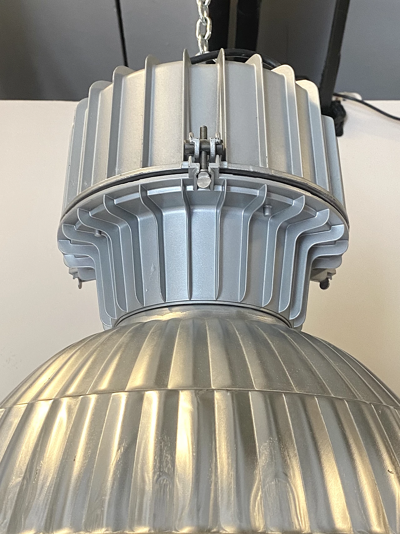 Lampada industriale in alluminio e vetro, anni '90 5