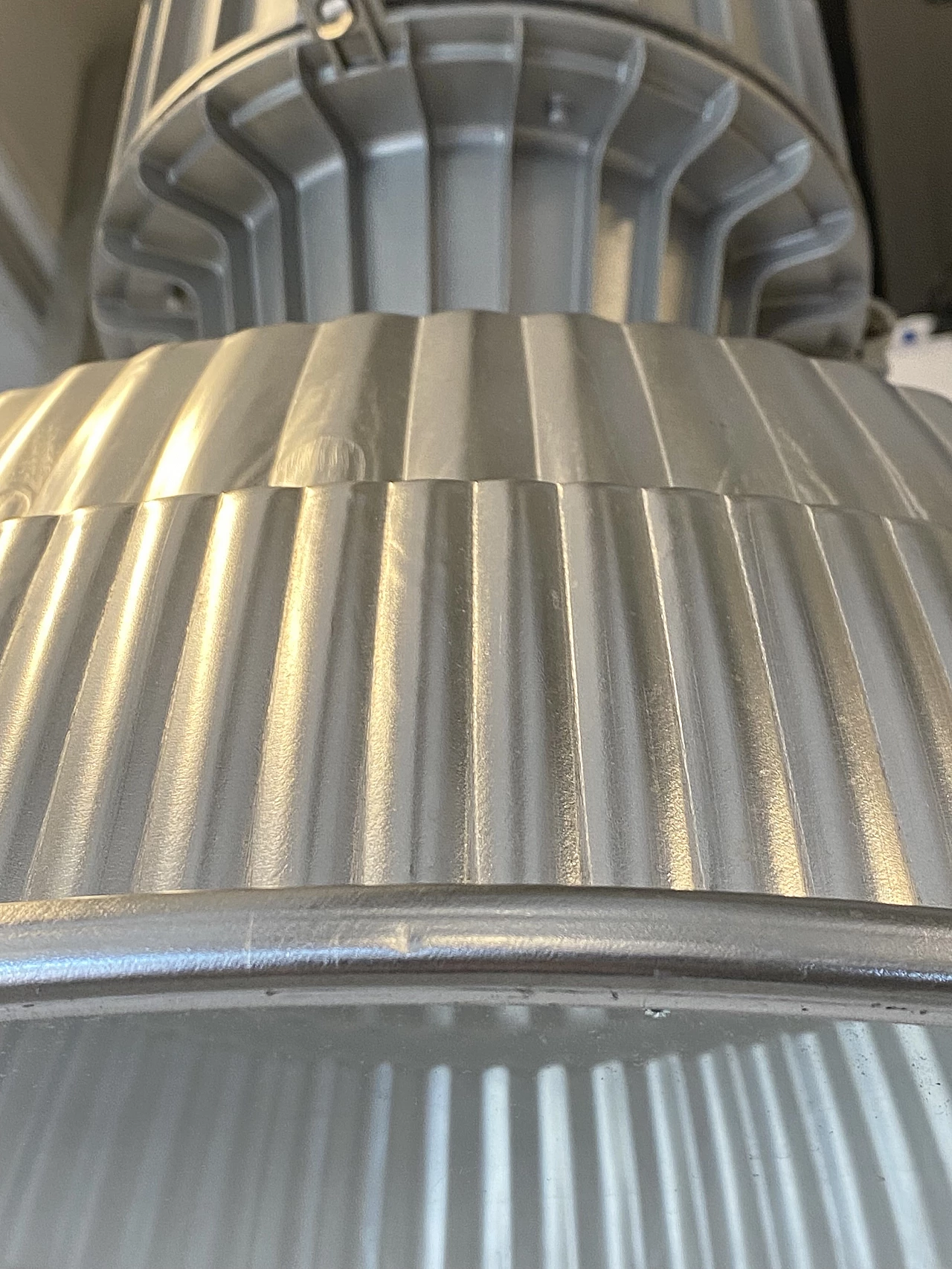 Lampada industriale in alluminio e vetro, anni '90 6