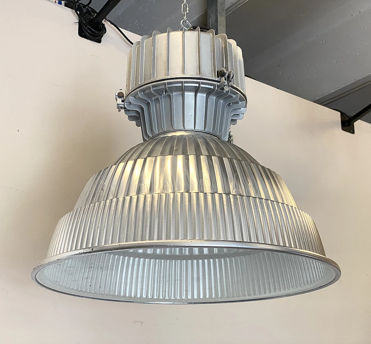 Lampada industriale in alluminio e vetro, anni '90 9