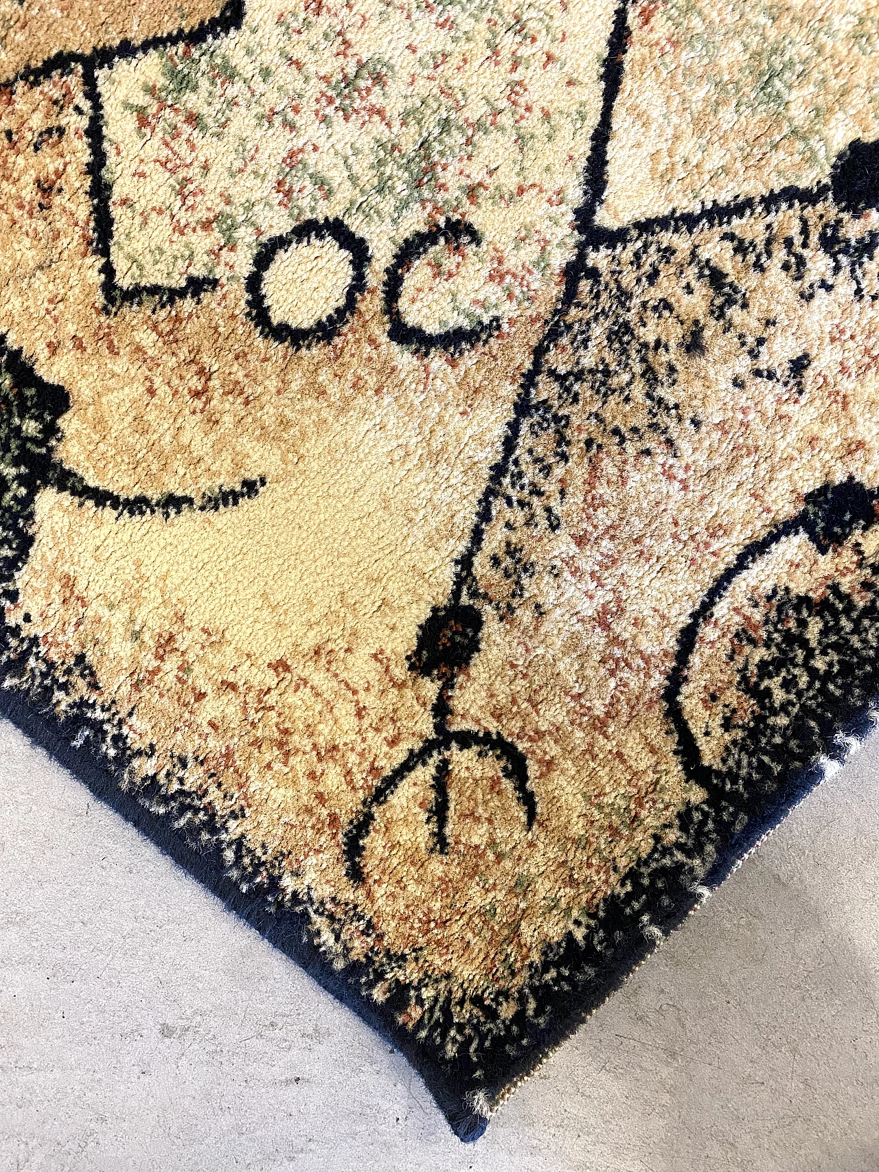 Tappeto rettangolare con disegni ispirati a Paul Klee, anni '80 9