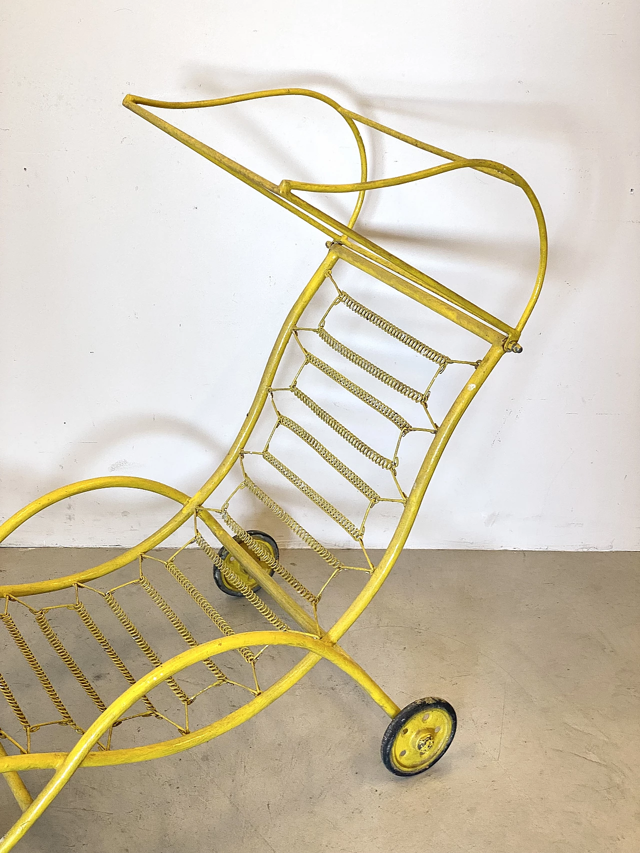 Pair of yellow painted wrought iron deck chairs, 1950s 3