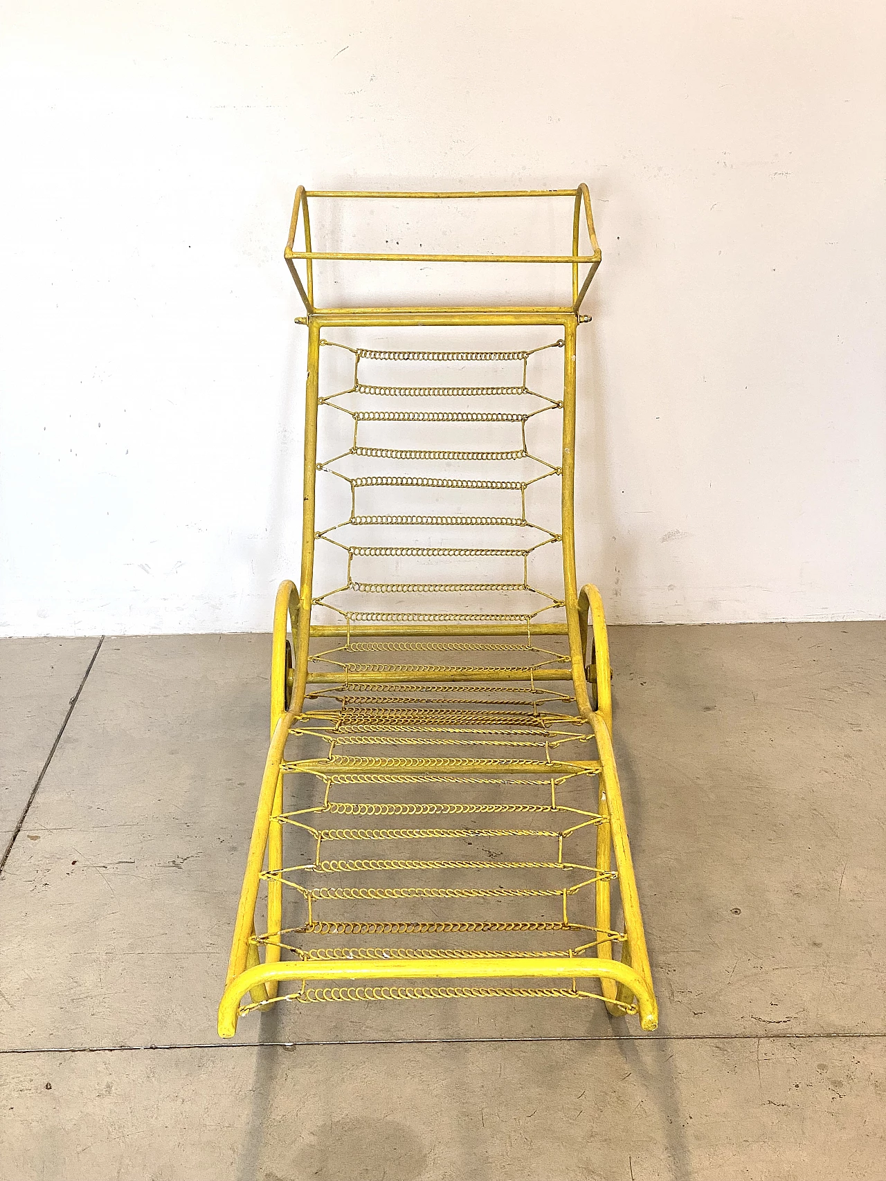 Pair of yellow painted wrought iron deck chairs, 1950s 4