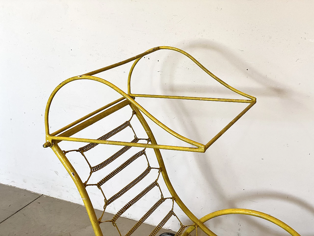 Pair of yellow painted wrought iron deck chairs, 1950s 14