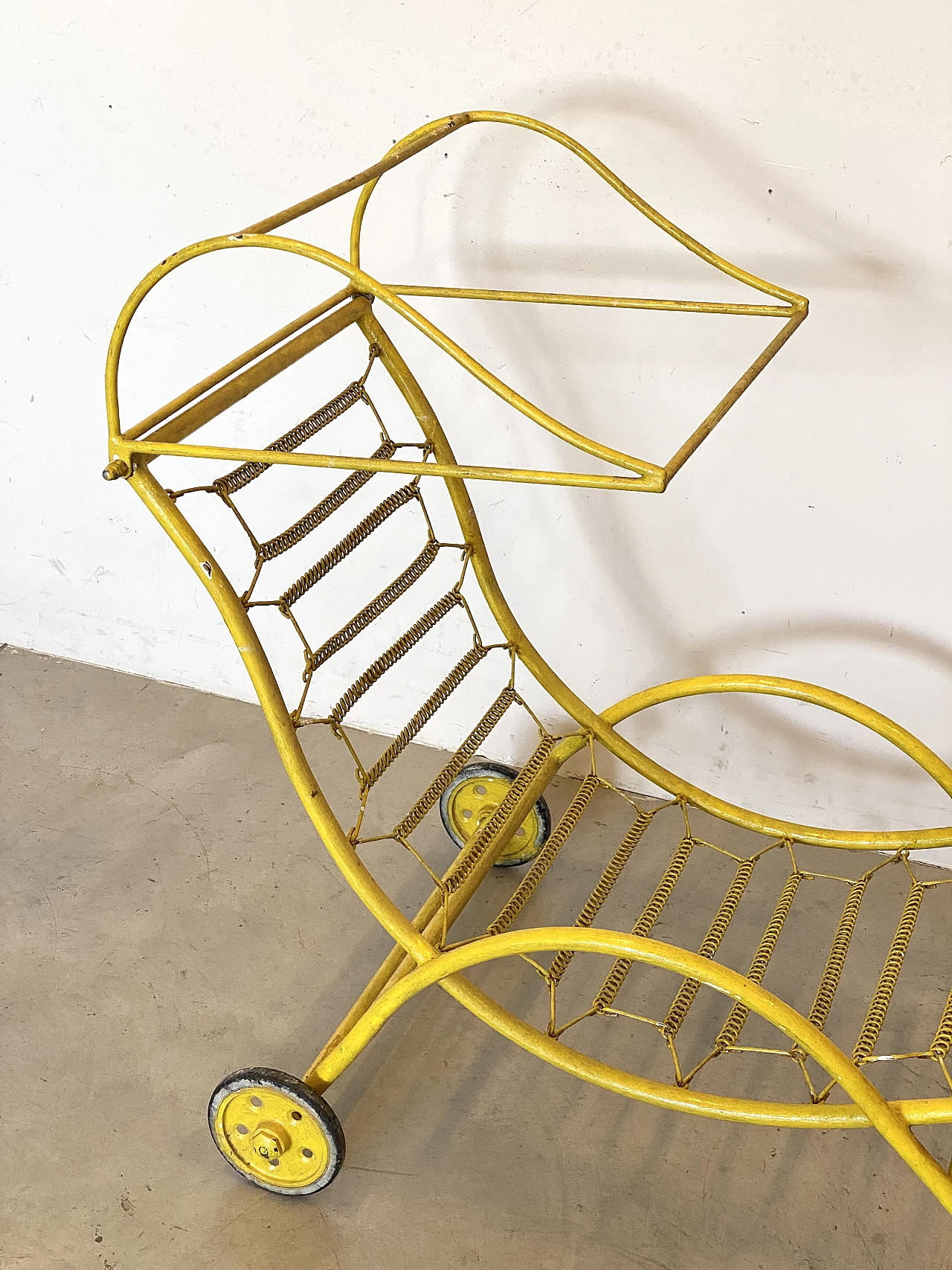 Pair of yellow painted wrought iron deck chairs, 1950s 15