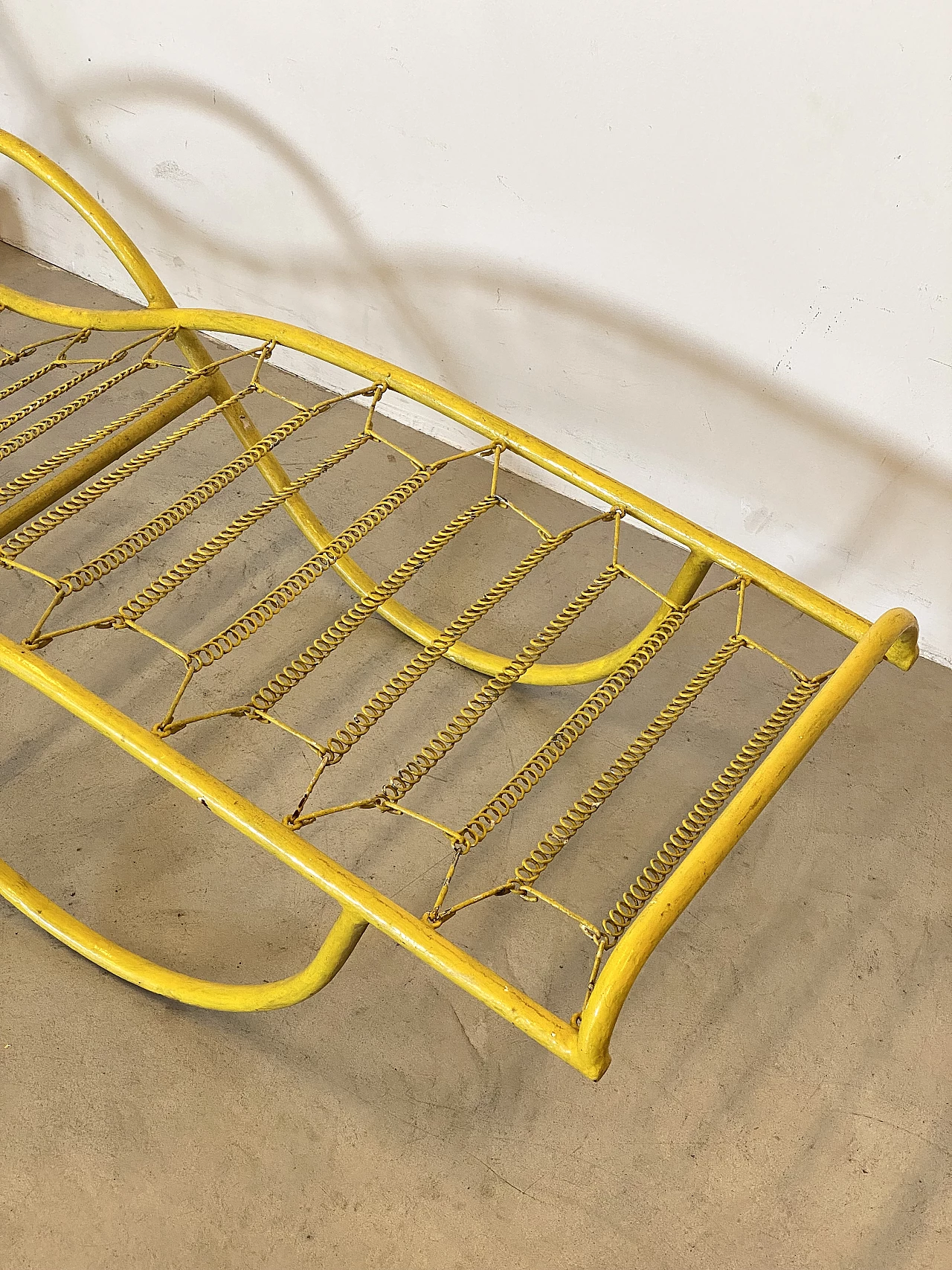 Pair of yellow painted wrought iron deck chairs, 1950s 16