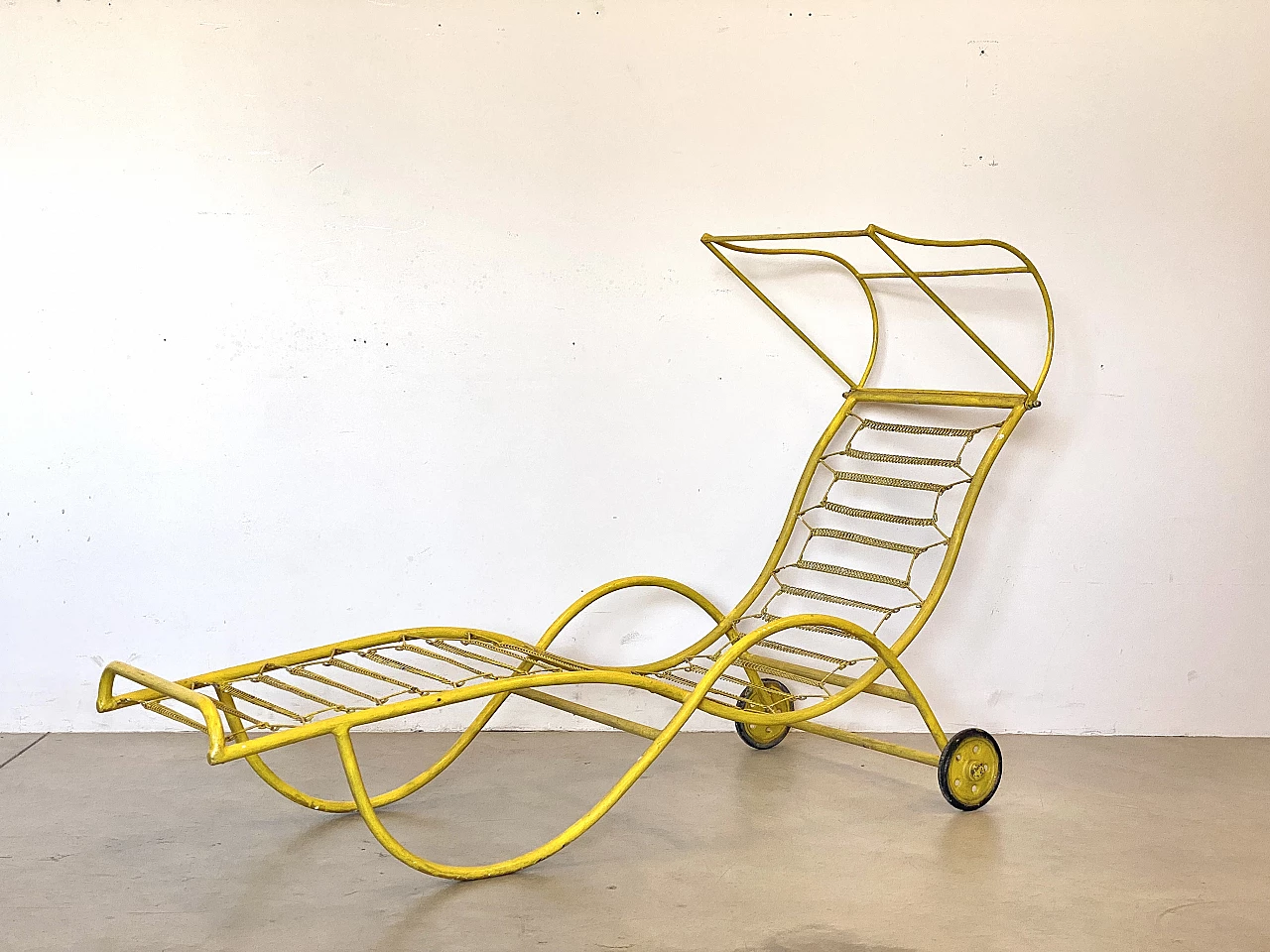 Pair of yellow painted wrought iron deck chairs, 1950s 17