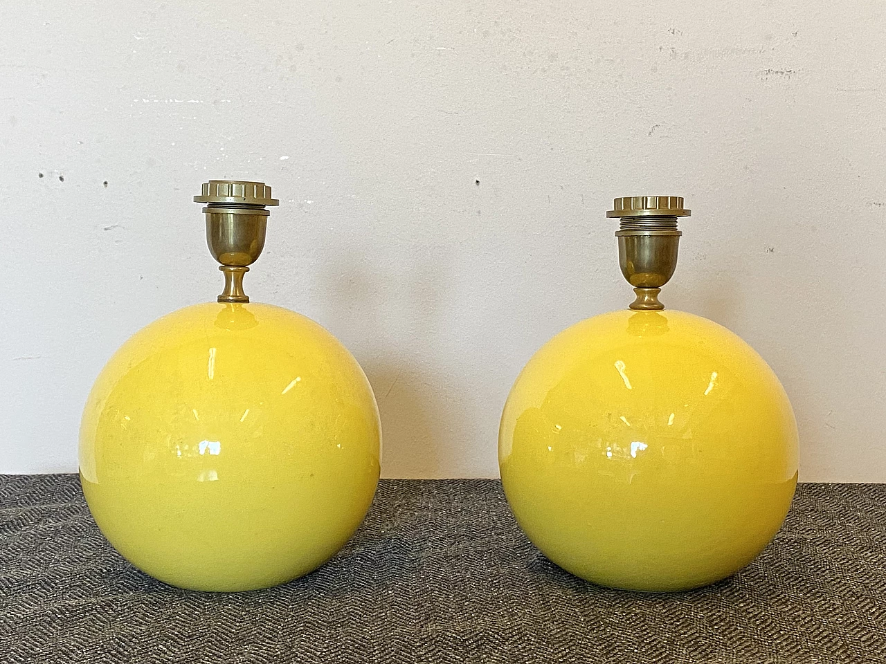 Coppia di lampade da tavolo in ceramica gialla, anni '70 1