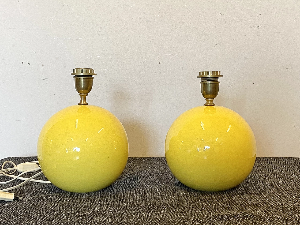 Coppia di lampade da tavolo in ceramica gialla, anni '70 6