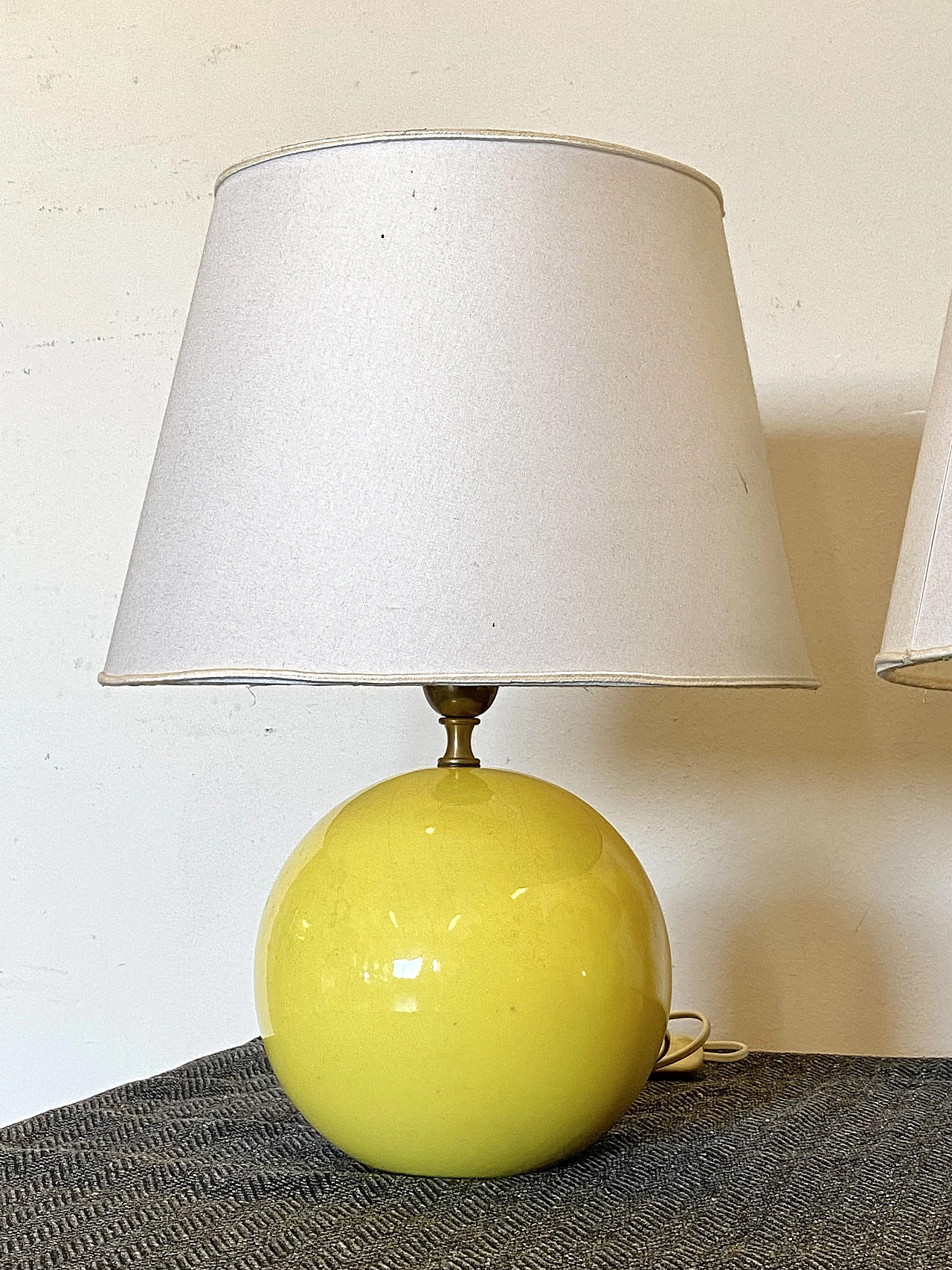 Coppia di lampade da tavolo in ceramica gialla, anni '70 7