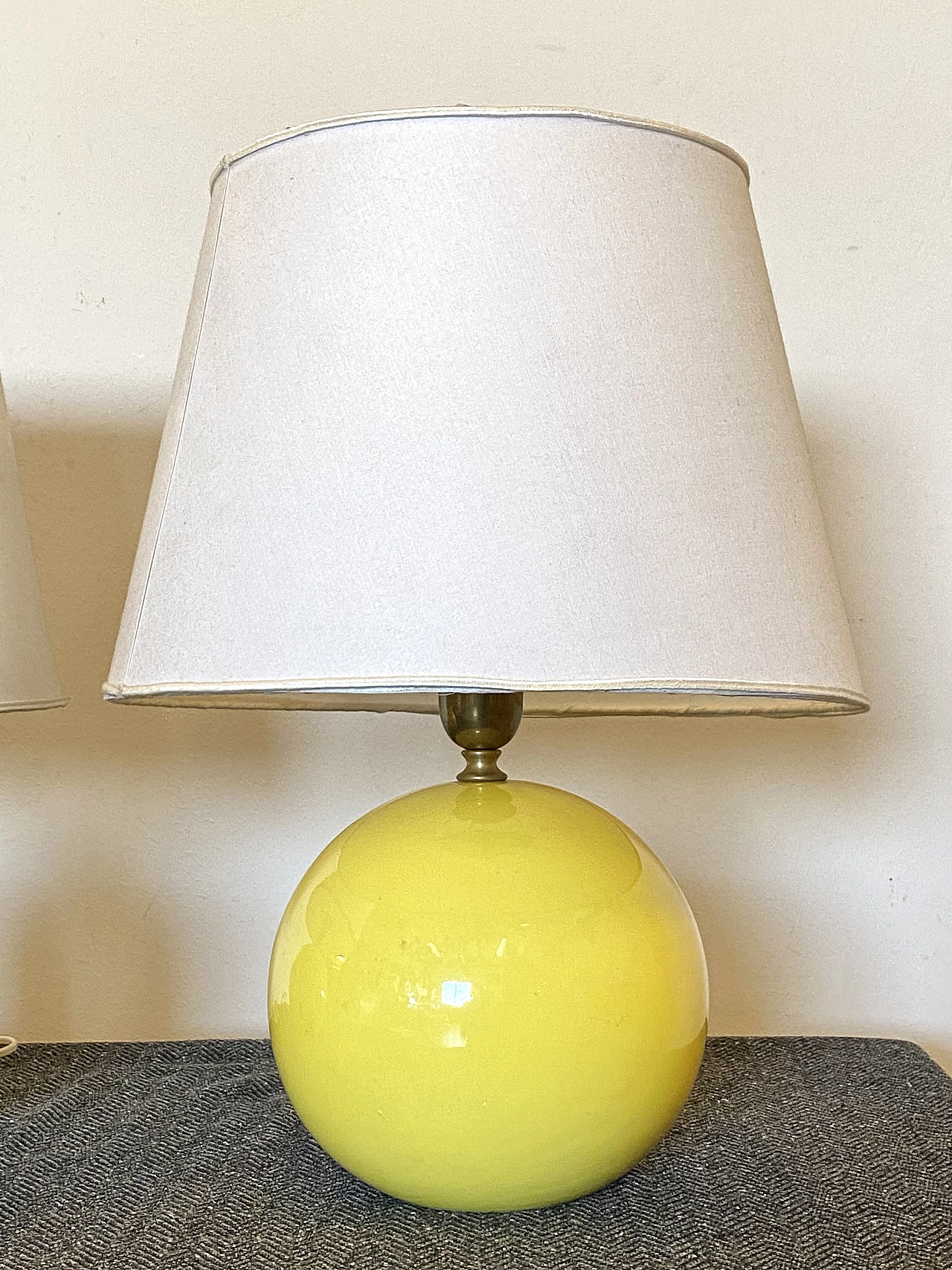 Coppia di lampade da tavolo in ceramica gialla, anni '70 8