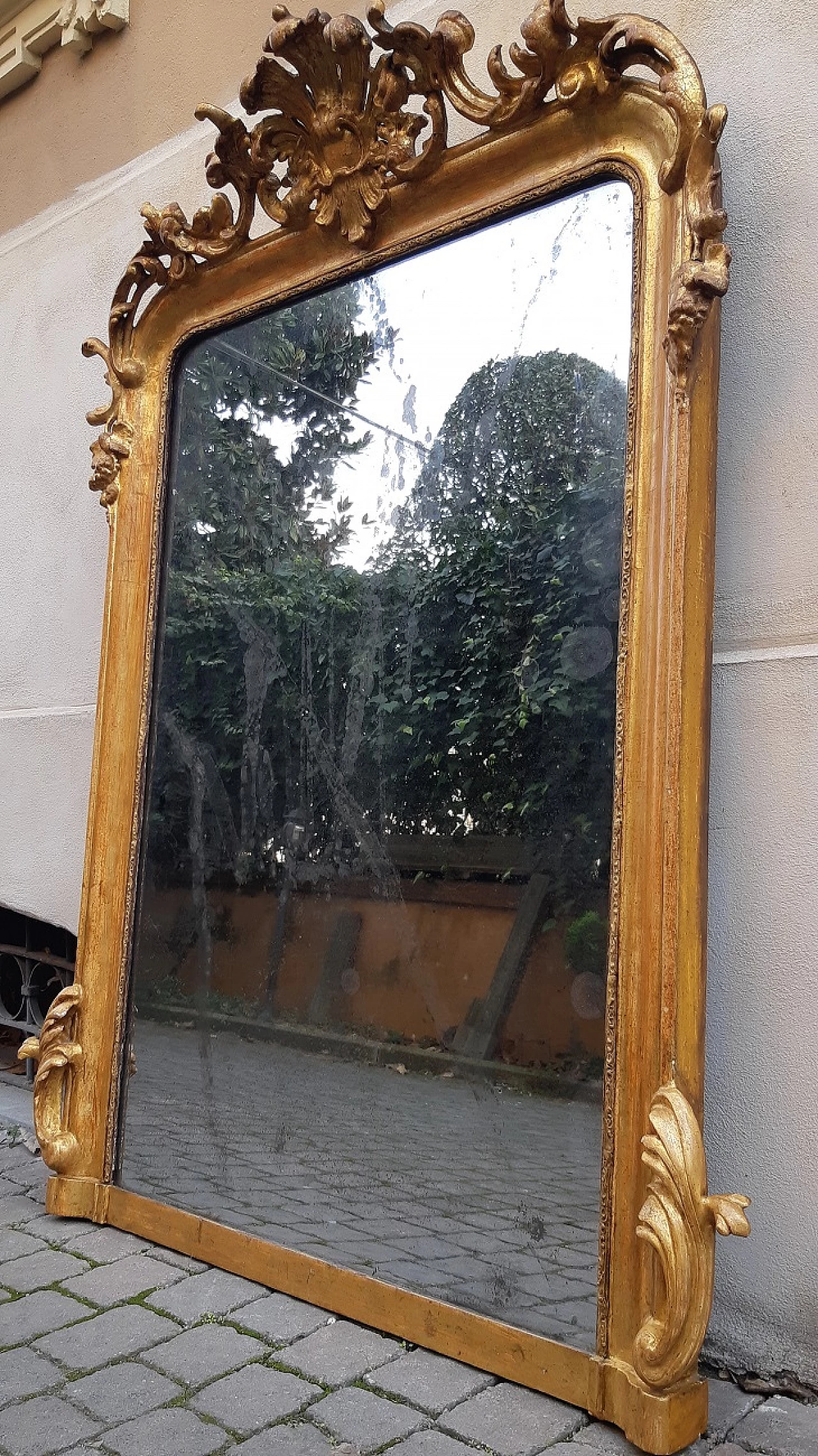 Gilded wooden mirror with floral motifs, first half of the 19th century 2