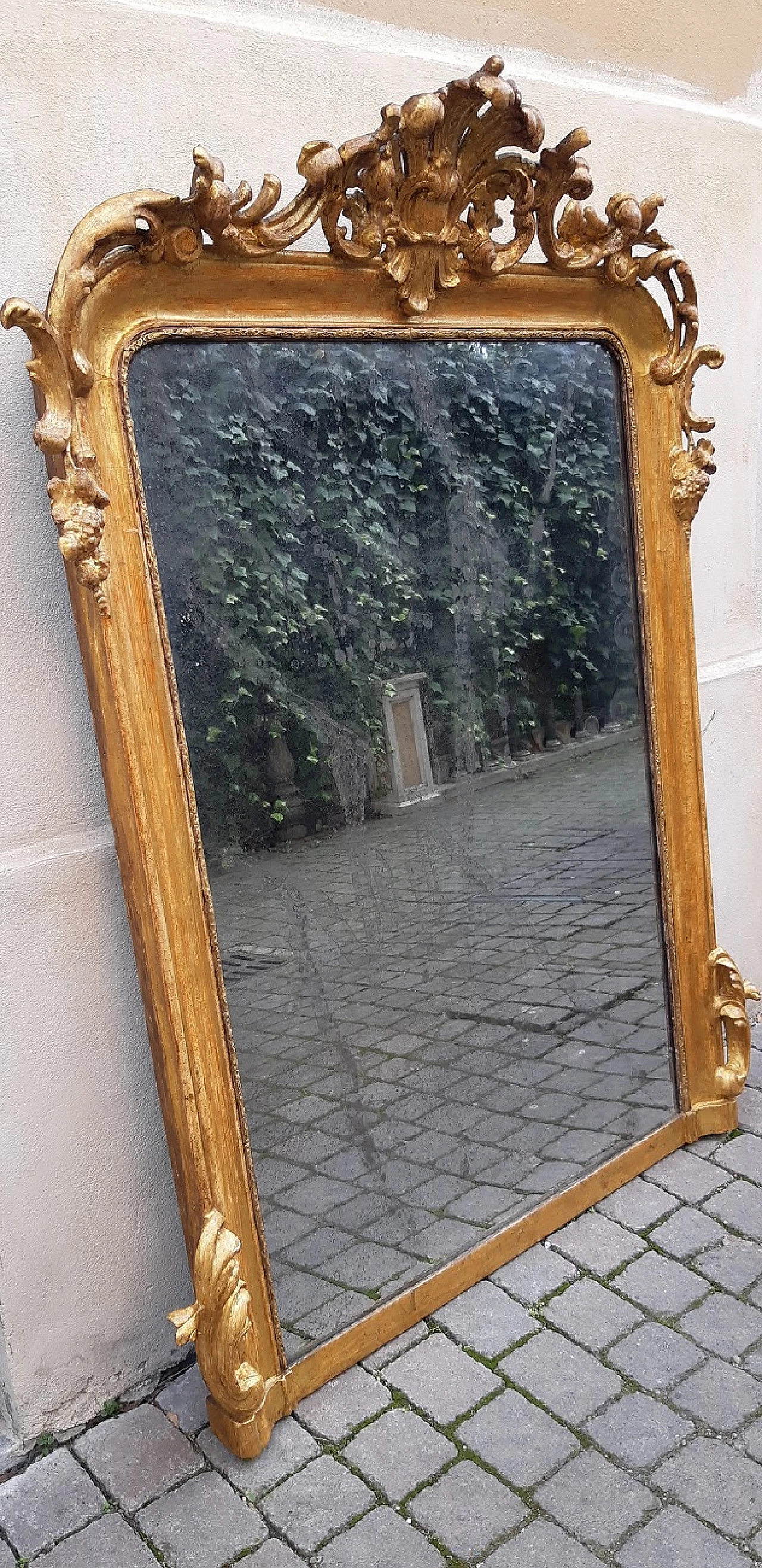 Specchiera in legno dorato a motivi floreali, prima metà '800 6