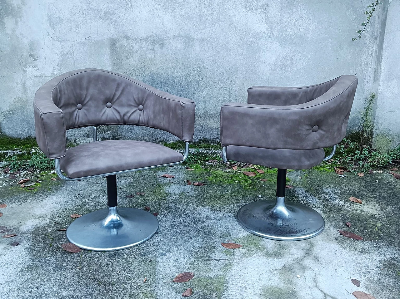 Coppia di poltrone girevoli in metallo ed ecopelle, anni '70 3