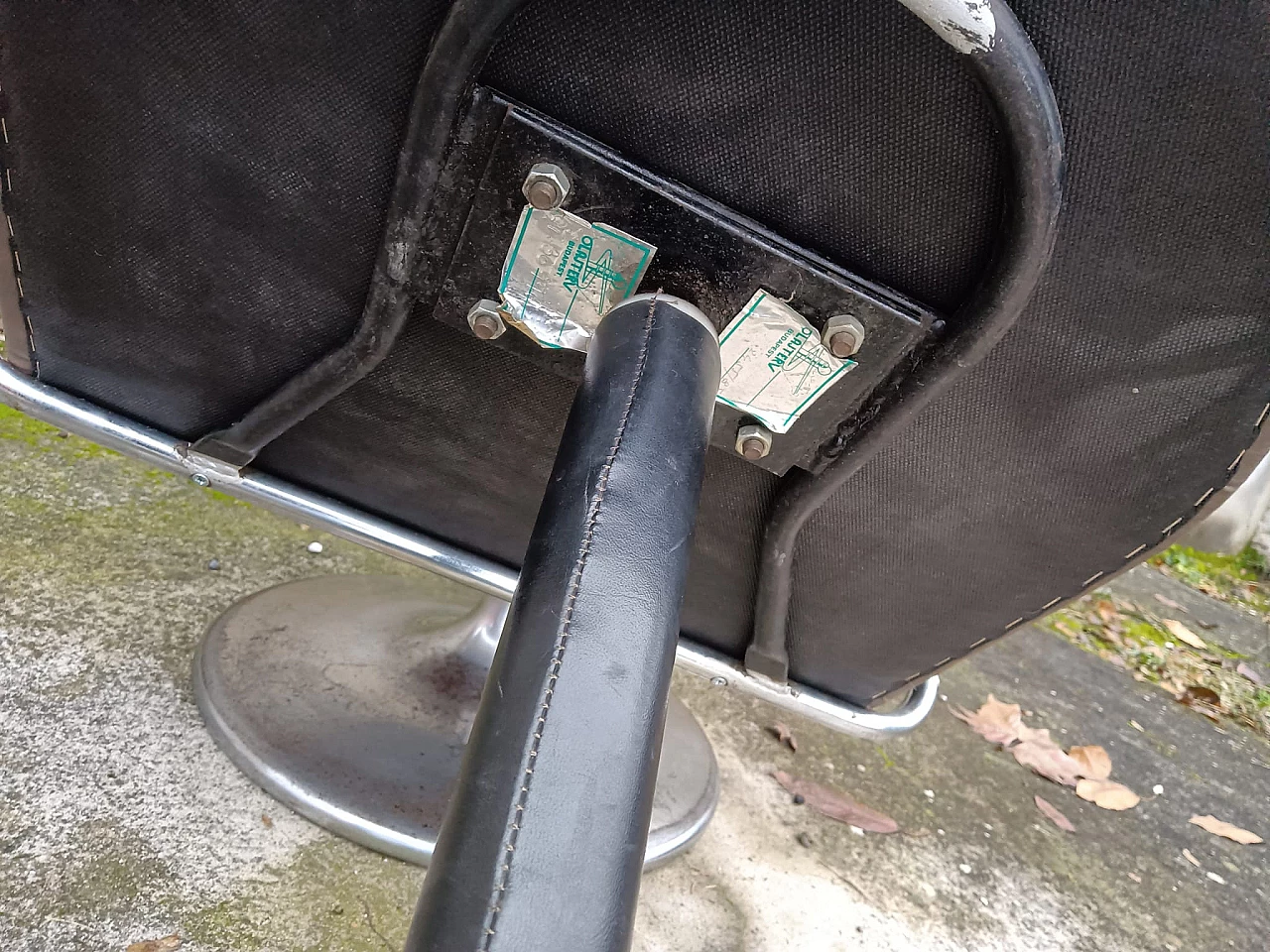 Coppia di poltrone girevoli in metallo ed ecopelle, anni '70 5