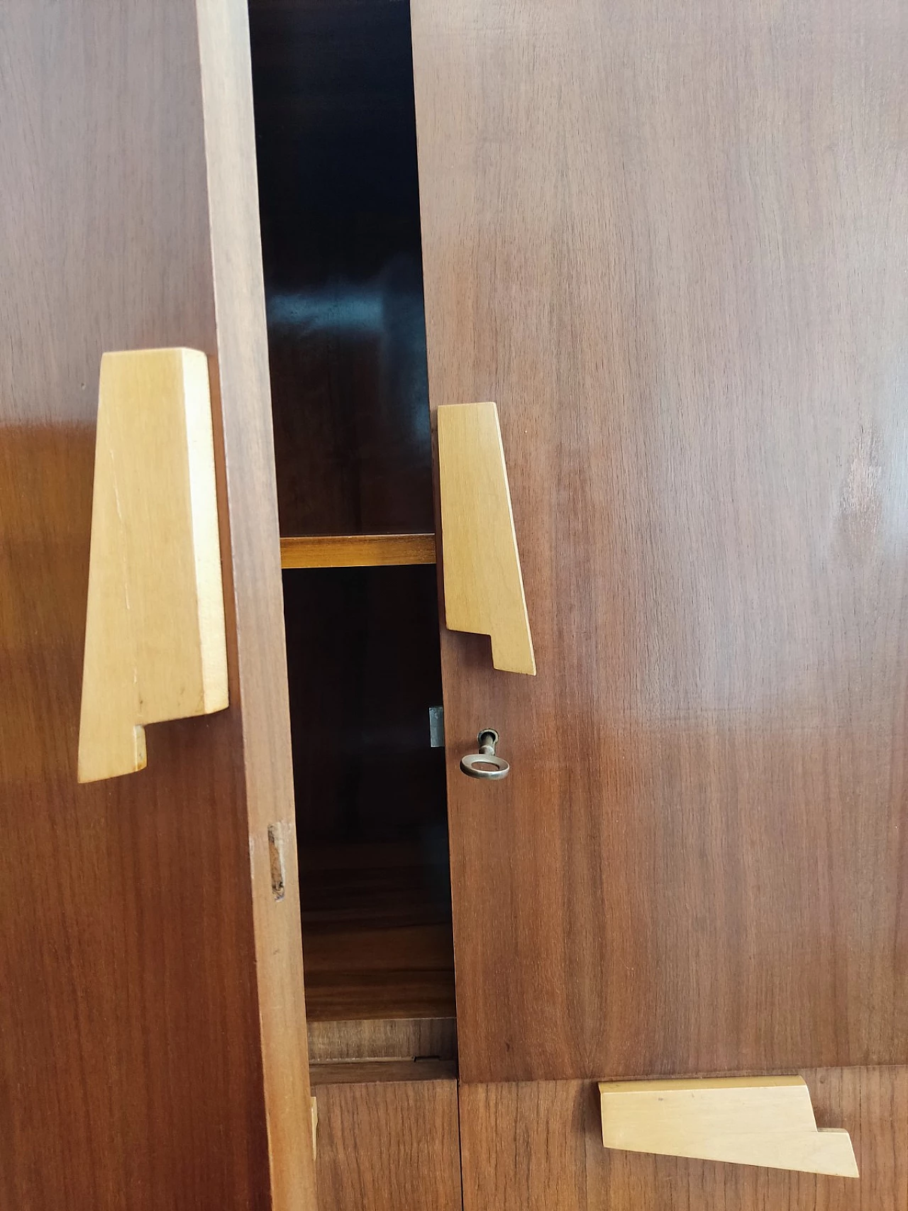 Credenza alta con cassetti e ante nello stile di Gio Ponti, anni '60 3