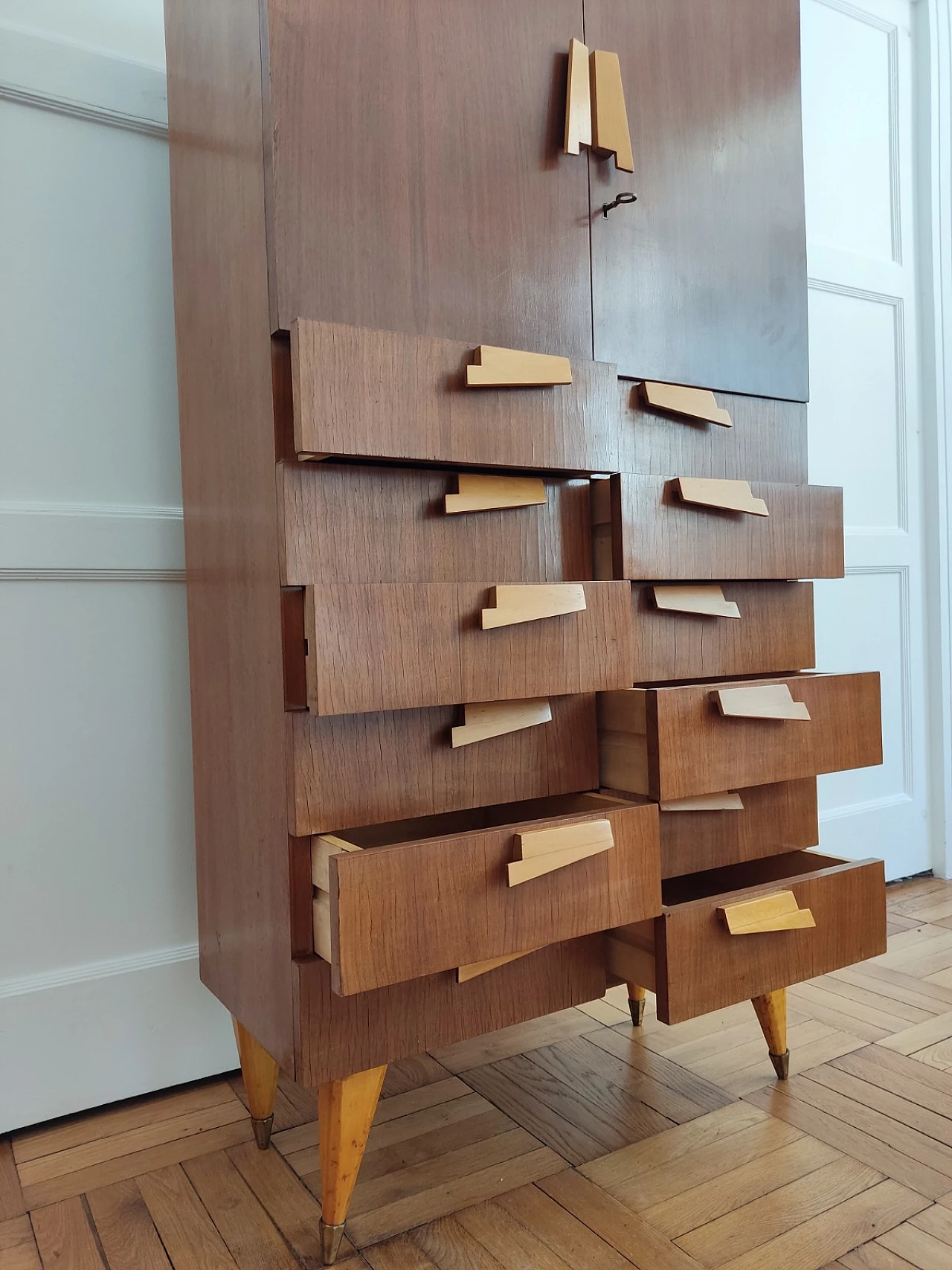 Credenza alta con cassetti e ante nello stile di Gio Ponti, anni '60 4