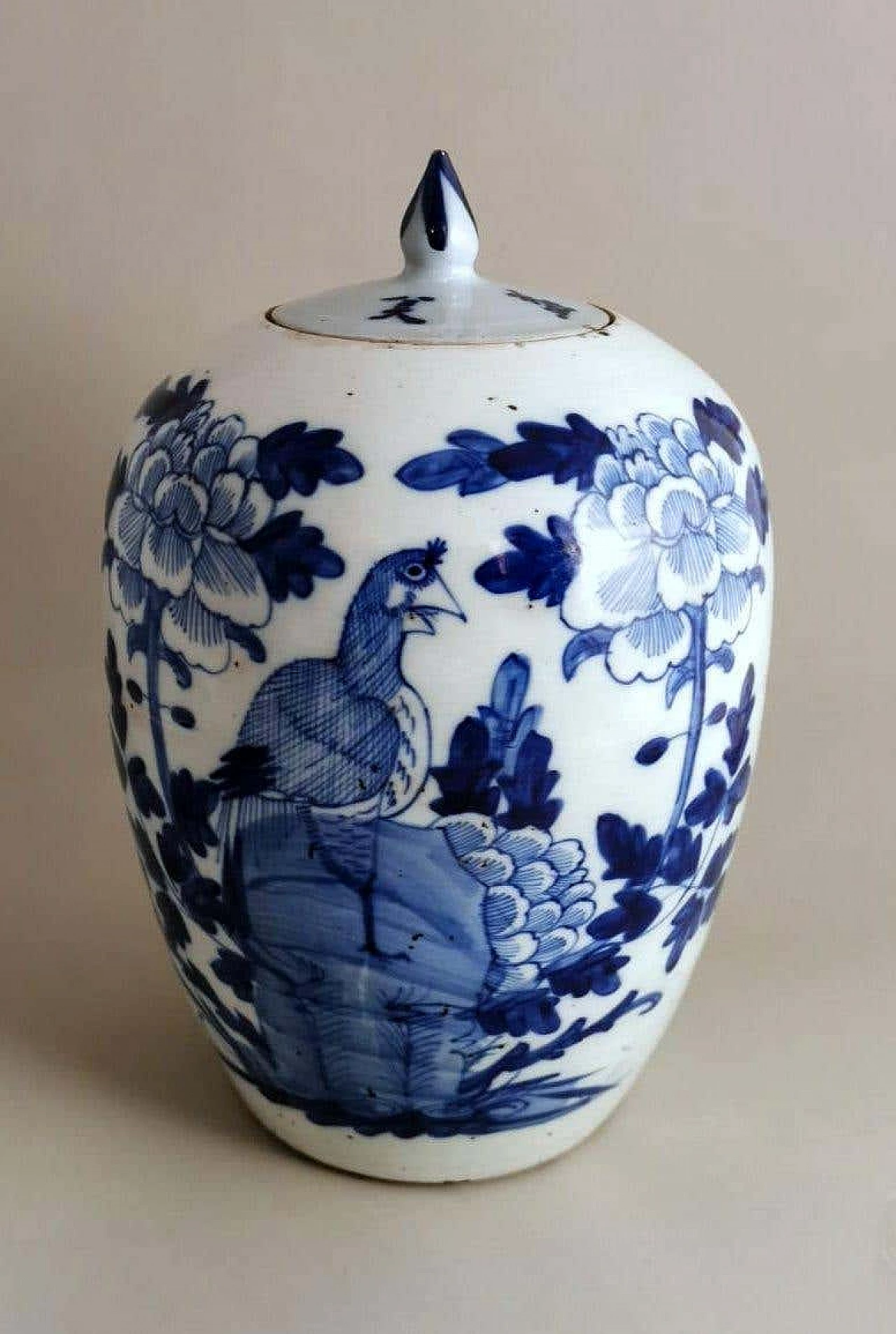 Chinese porcelain ginger jar with cobalt blue decoration and lid, late 19th century 1