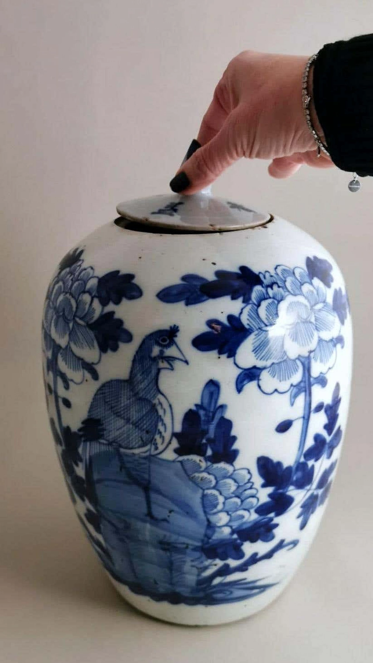 Chinese porcelain ginger jar with cobalt blue decoration and lid, late 19th century 17
