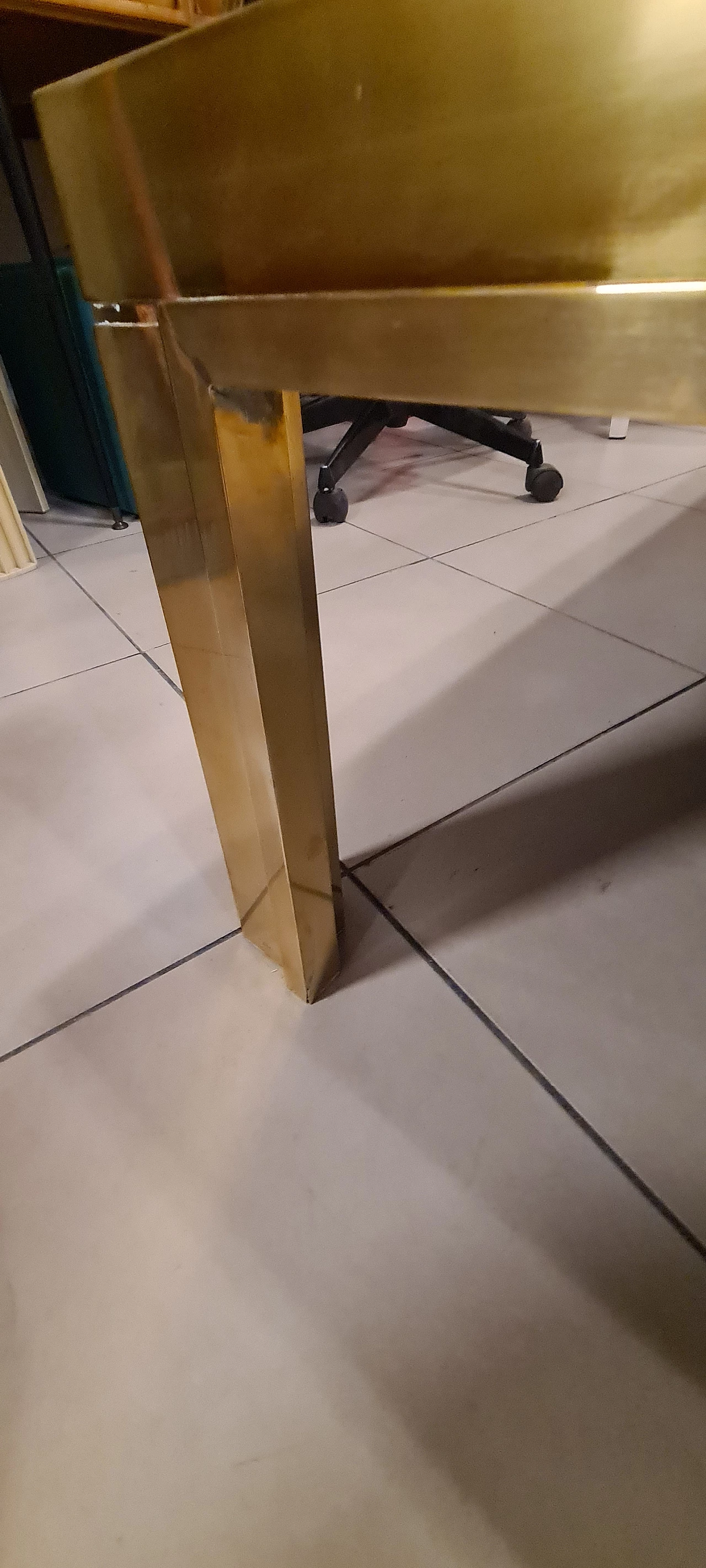 Tavolino in ottone e plexiglass nero di Liwan's Roma, anni '70 6