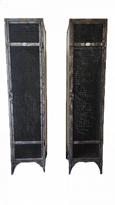 Armadietto in ferro con ripiani in legno, anni '50