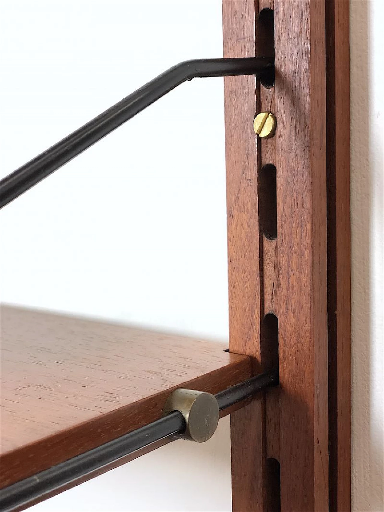 Libreria modulare sospesa in teak e metallo, anni '60 4