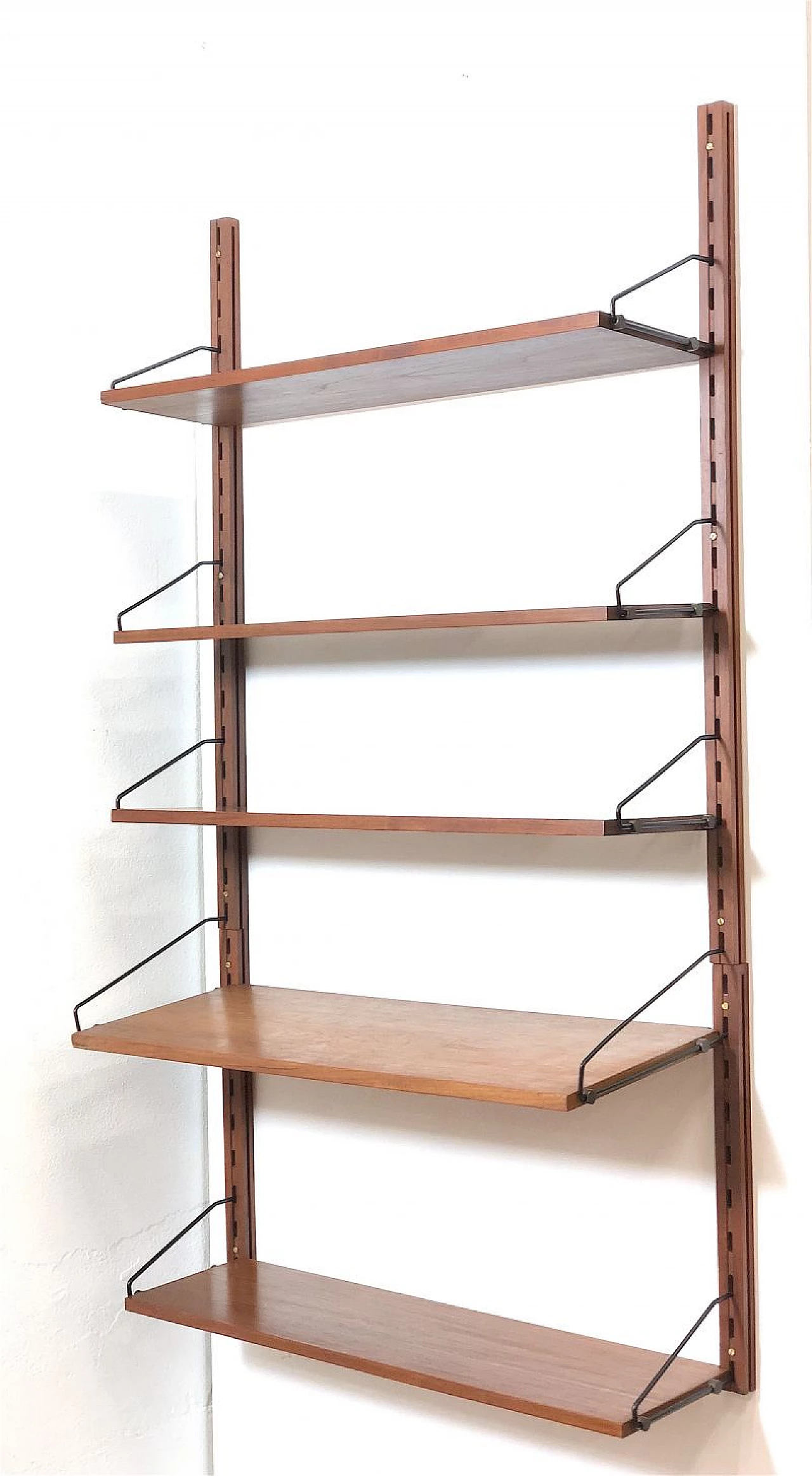 Libreria modulare sospesa in teak e metallo, anni '60 5