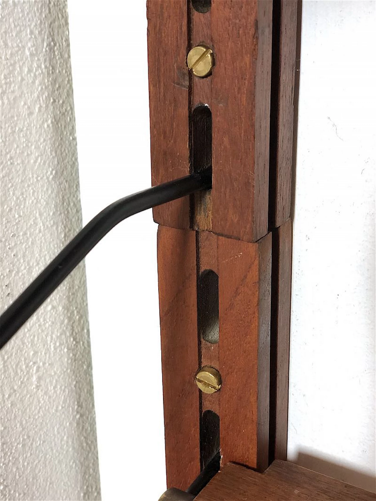 Libreria modulare sospesa in teak e metallo, anni '60 11