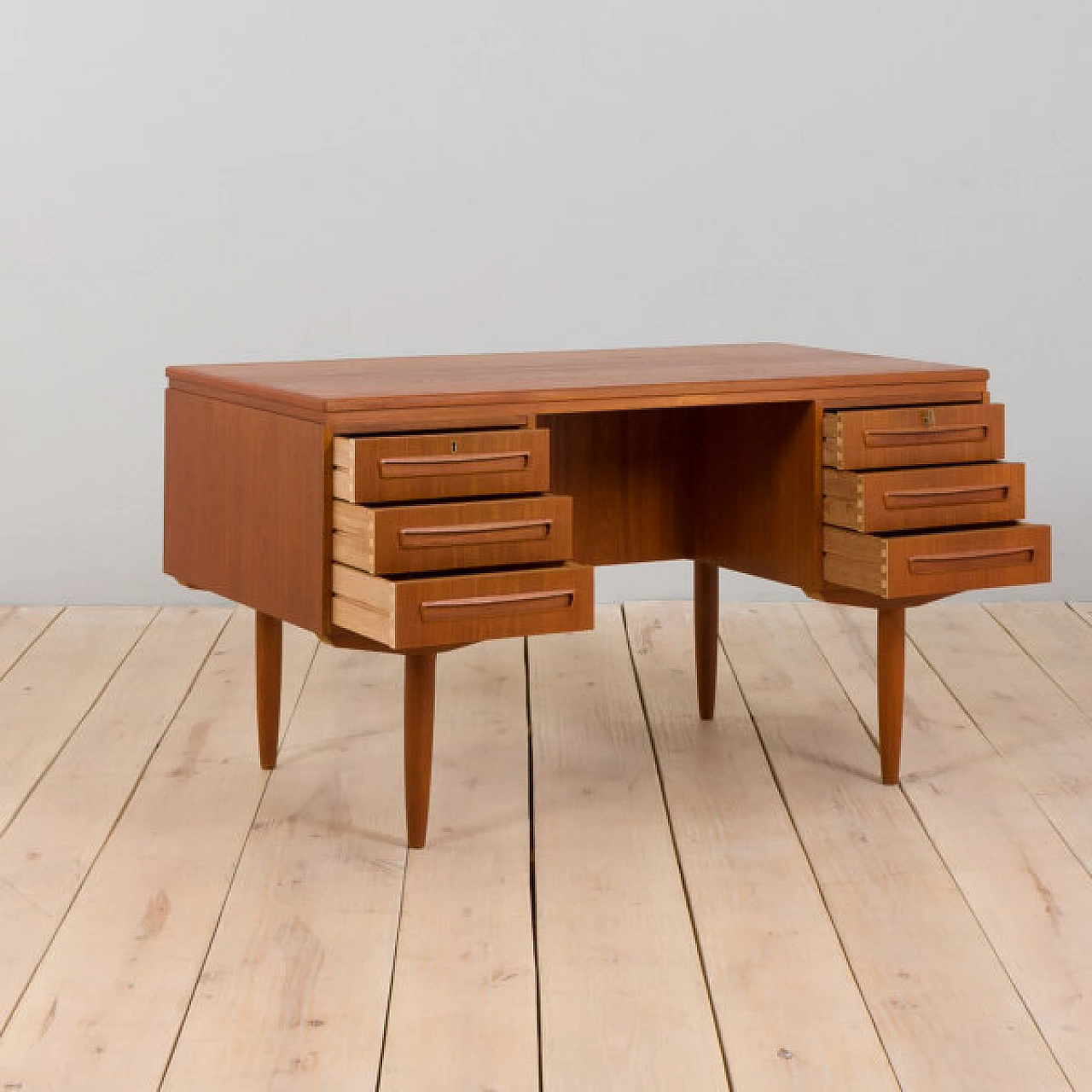 Scrivania in teak con mobile posteriore di J. Svenstrup per A.P. Furniture, anni '60 1