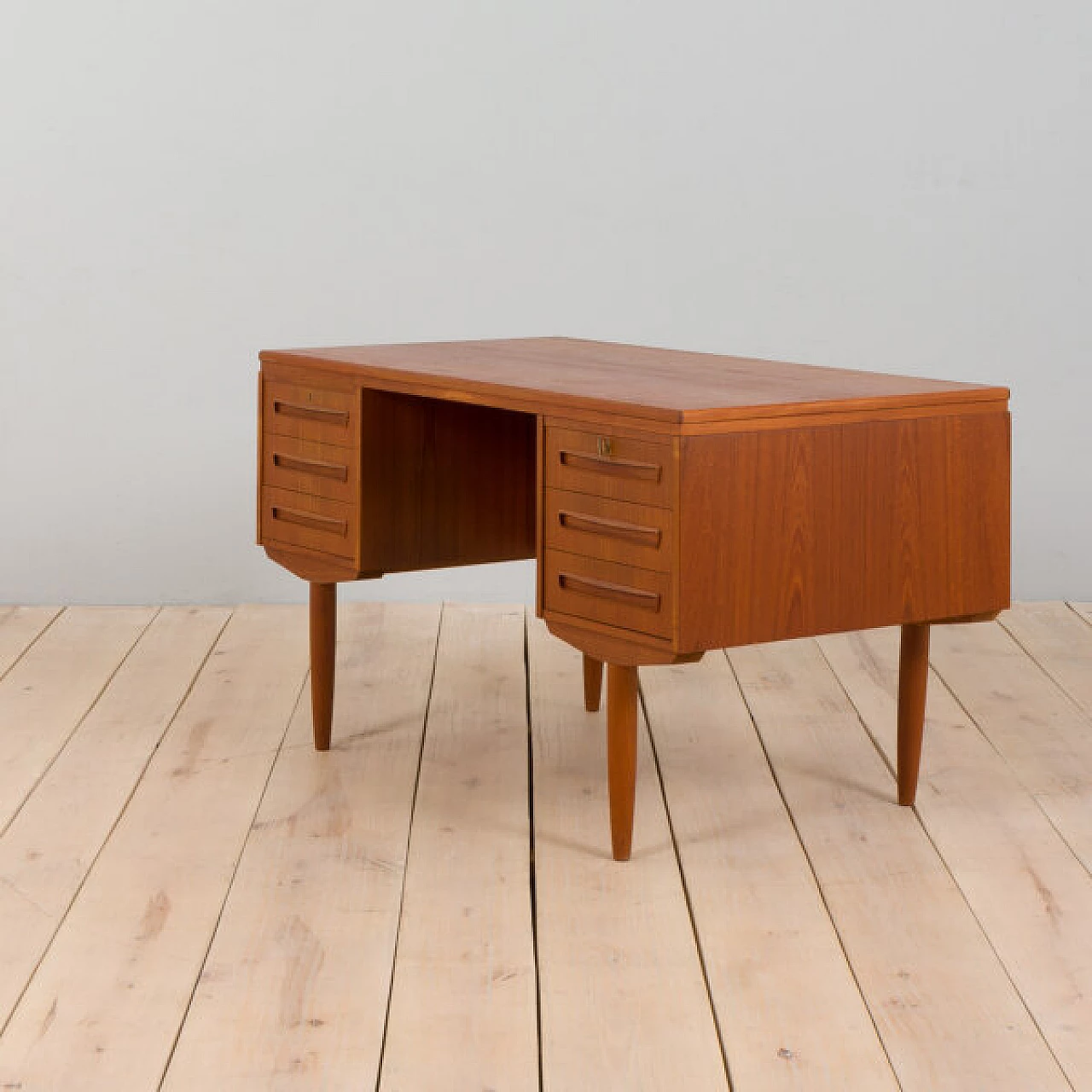 Scrivania in teak con mobile posteriore di J. Svenstrup per A.P. Furniture, anni '60 3